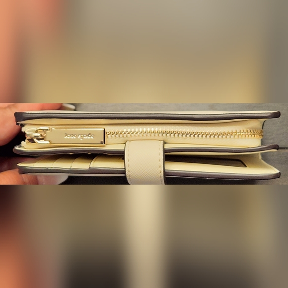 KATE SPADE Med Compact Saffiano Leather in Meringue  NWT - Picture 9 of 12